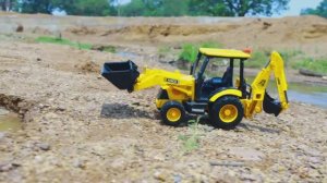 Дети играют в игрушки. Мультики про машинки. Детские игры. Машинки проходят испытания. Мультики