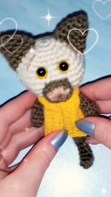 Кого же получилось связать из двух красивых оттенков пряжи 🧶 Ответ пишите в комментарии 🙂 смотреть онлайн