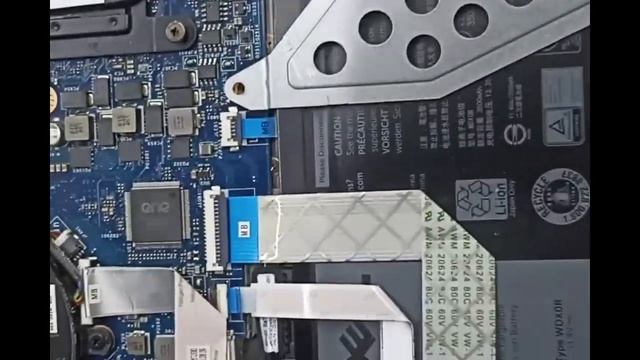 Замена аккумулятора и диска на ноутбуке Dell p66F смотреть онлайн