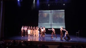 на кухне у окна