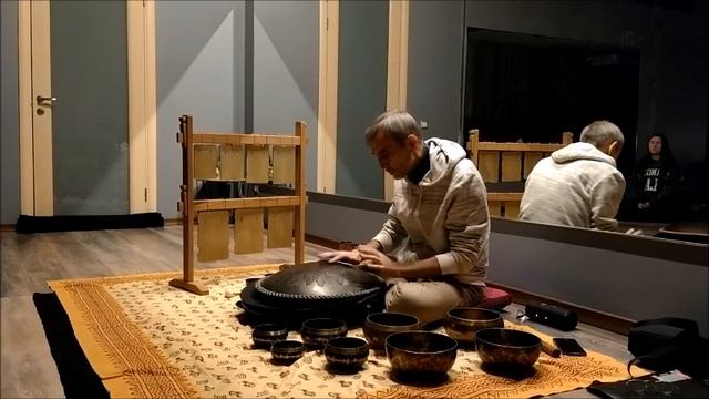 "Растворяя все волнения в спокойной глади горного озе? смотреть онлайн