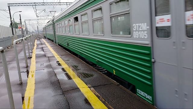 Электропоезд Ижорский Батальон ЭТ2М-091 Сообщением С.Петербург-Шапки Прибывает на станцию Славянка смотреть онлайн