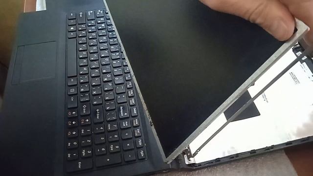 Простая замена матрицы ноутбука LENOVO смотреть онлайн