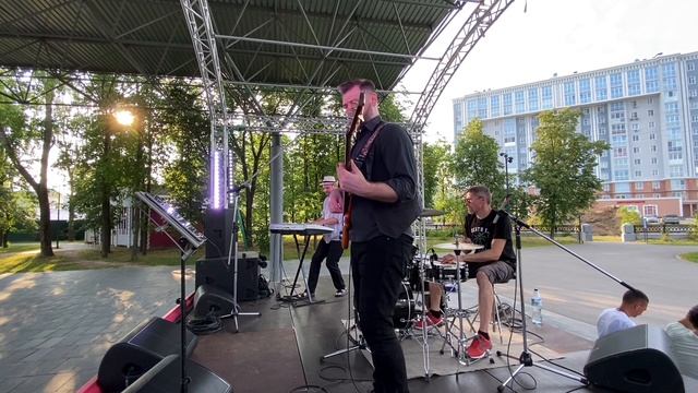 “What A Wonderful World”. 🎸