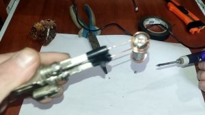 Обычная батарейка ловит ВСЕ КАНАЛЫ! СЕКРЕТ АНТЕННЫ СВ?