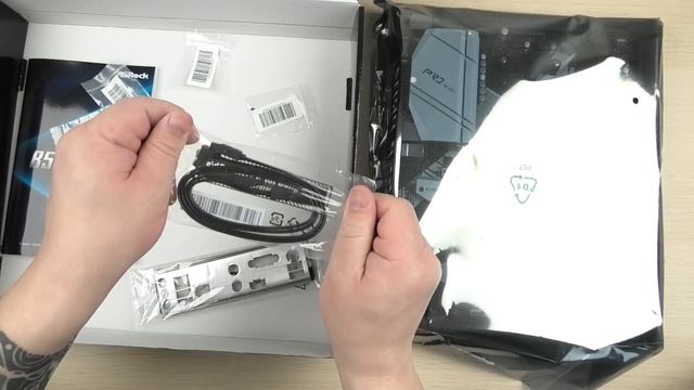 Розпаковка ASRock B550 Pro4 смотреть онлайн
