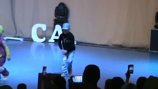 Дебют в импровизации хип-хоп нашего Вовы Шелеста смотреть онлайн