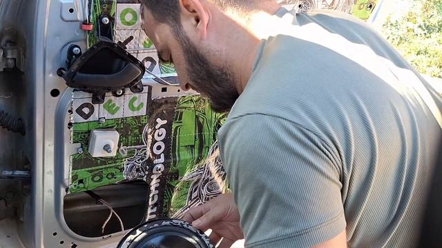 Замена штатных динамиков в Lada Granta на DL Audio Anaconda 165 Coax смотреть онлайн