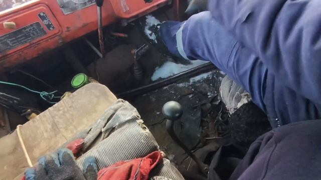 Трактор ДТ 75 Чистит снег смотреть онлайн