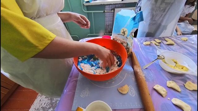 ЕНИКИ - БЕНИКИ ЛІПИМ ВАРЕНИКИ