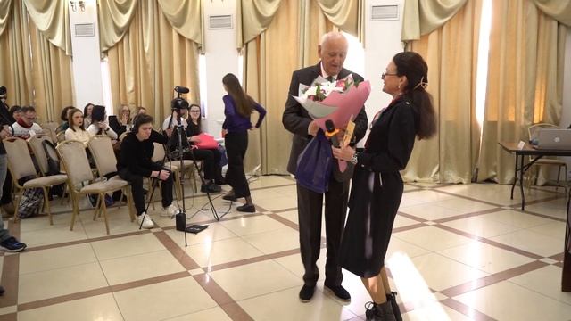 23 доклада, театрально-медицинская постановка, подарки смотреть онлайн