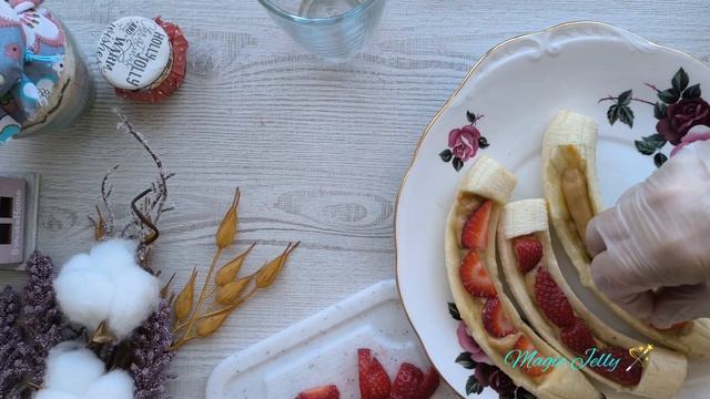 О Боже как это вкусно!!!! 😋Булочки с бананом и клубнико