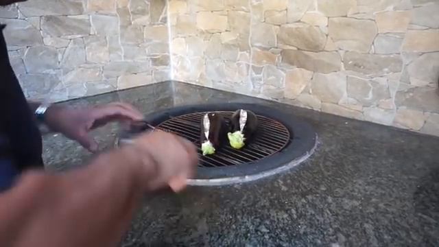 Самый настоящий шашлык из ягнёнка в тонире вместе с овощным салатом.Рецепт от Жоржа смотреть онлайн