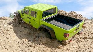 RC Jeep Gladiator против РАЗЛИВШЕЙСЯ РЕКИ! 🌊 Экстремальное Бездорожье Песок и Грязь!