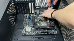 Установка материнской платы в корпус