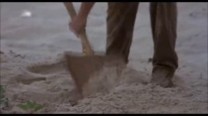 Моряк выживает на необитаемом острове после кораблек?