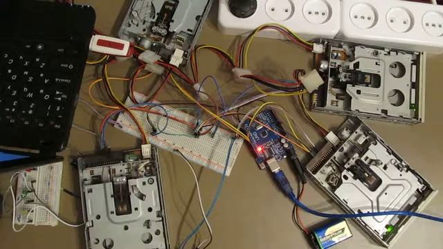 музыка на FDD (Floppy) дисководах - интро визи смотреть онлайн