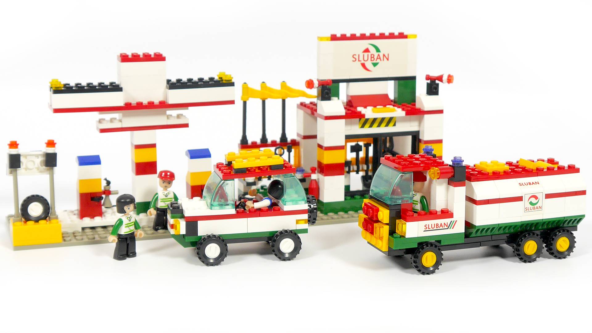 Собираем АЗС из лего - Заправочная станция sluban М38-В2600 смотреть онлайн