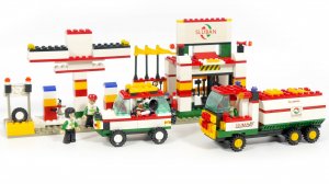 Собираем АЗС из лего -   Заправочная станция sluban М38-В2600