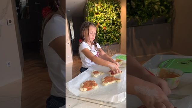 🔴 Пицца Мишки ➤ Рецепт №3 ➤ Учимся готовить ➤ Умничка Ксюша смотреть онлайн