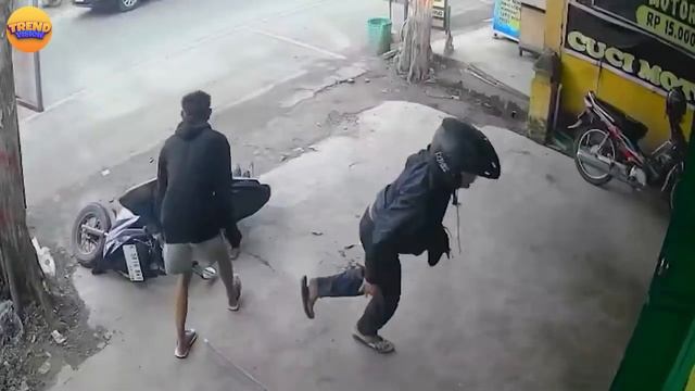 Она Взорвала Интернет! Случаи с Камер Видеонаблюдения смотреть онлайн