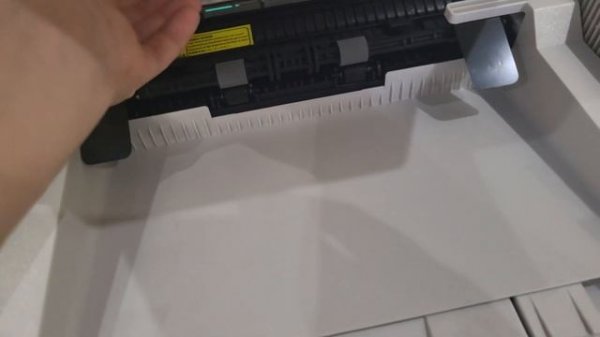 Закройте крышку Pantum M6507