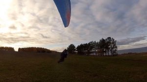 взлет на параплане в сильный ветер