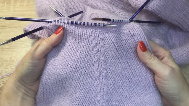КРАСИВЫЕ УБАВКИ ПО РУКАВУ ПРИ ВЯЗАНИИ ПО КРУГУ смотреть онлайн