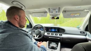 Приятный автомобиль Mercedes GLE 2020 - простой и верный друг.