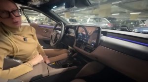 LEXUS ES 200 2025 г. Лиса рулит