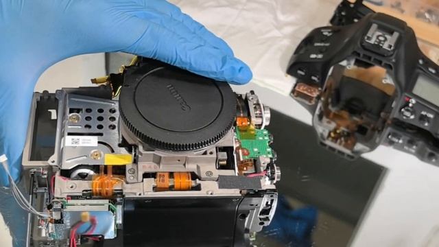 Canon 1Dx Mark II - собрать и разобрать сможет каждый! смотреть онлайн