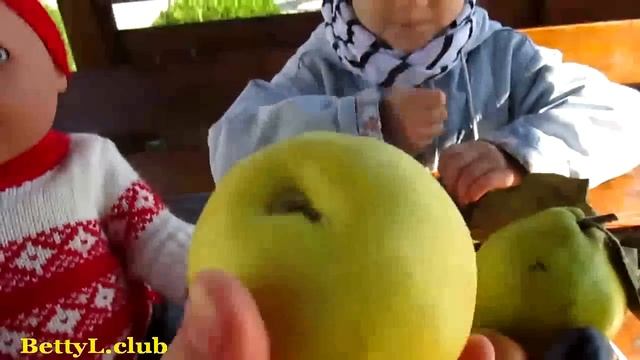 Беби Борн Алиса учит осенние фрукты смотреть онлайн
