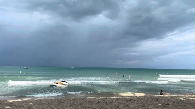 Самуи Чавенг Начало Августа, скоро сезон дождей. Да здравствуют волны и серфинг!