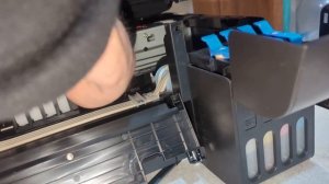 Epson L3260 принтер не печатает или печатает с полосами сам