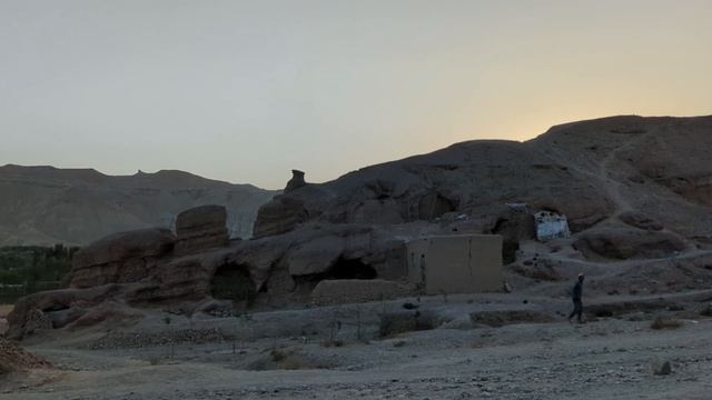 ПЕЩЕРНЫЕ ЛЮДИ В АФГАНИСТАНЕ | Как люди живут