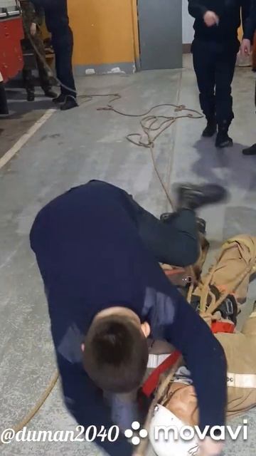 Вязка двойной спасптельной петли с надеванием её на спасаемого смотреть онлайн