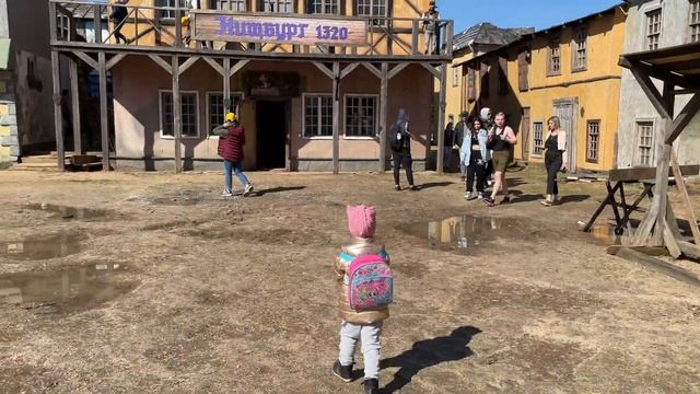 Дарина Лайт в сказочном киногороде Пилигрим Порто смотреть онлайн