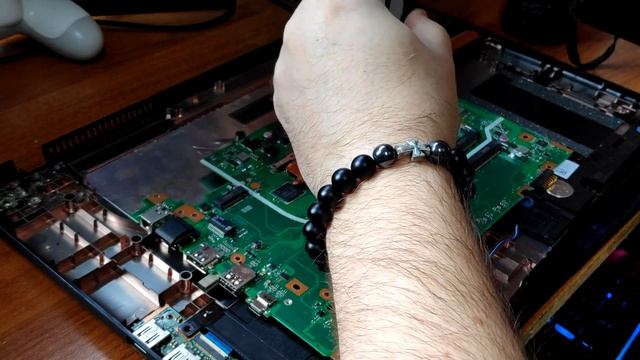Обслуживания ноутбука asus vivobook 17 . Замена HDD на SSD . Ремо? смотреть онлайн