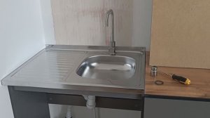 Сборка кухни Мори 2.0 от Система. Эконом - дрова с накладной мойкой. Монтаж на минималках.