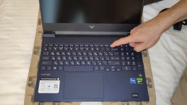 HP Victus Gaming Laptop 15-fa1093dx (7N3S2UA) Распаковка и запуск смотреть онлайн