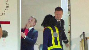 Макрон получил оплеуху от жены прямо на глазах у экипажа самолета во время визита во Вьетнам