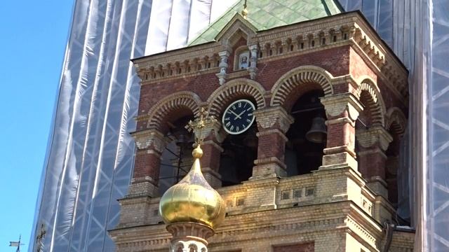 Колокольный звон. Собор Святых Петра и Павла. Петергоф