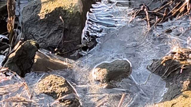 Таки лёд на реке😯😍 Видать вспомнила зима, о своей по?