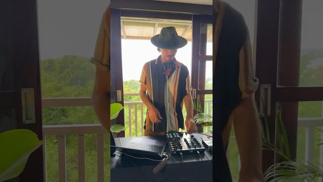 Утренний Dj-сет + презентация обучения Ecstatic Dj c Yujoy смотреть онлайн