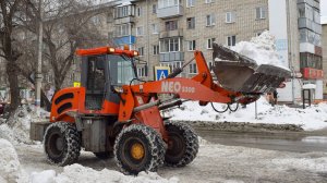 Фронтальный погрузчик Neo S300. Мал клоп, да могуч.