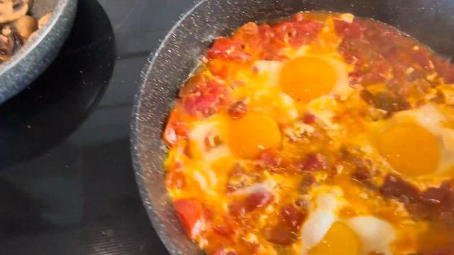 Шакшука с грибами.😋#шакшука #готовимдома #дача#countryside