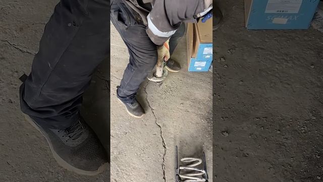 Работа кипит сняли стойки с Ниссана проверить как раб?