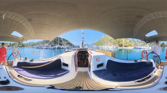Швартовка в Kapi Creek у ресторана Göbün | Видео 360° смотреть онлайн