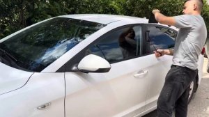 Вскрытие Hyundai Elantra 2019 года если сел АКБ