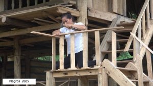 София 20. София делает перила на лестнице в доме у воды.